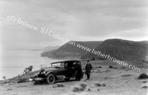 STANWELL PARK OLD CAR WITH 'TOURISTS'